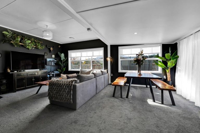 Photo of property in 19 Rosalind Street, Stratford, 4332