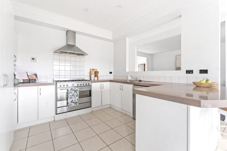 Photo of property in 42 Parkwood Crescent, Gulf Harbour, Whangaparaoa, 0930