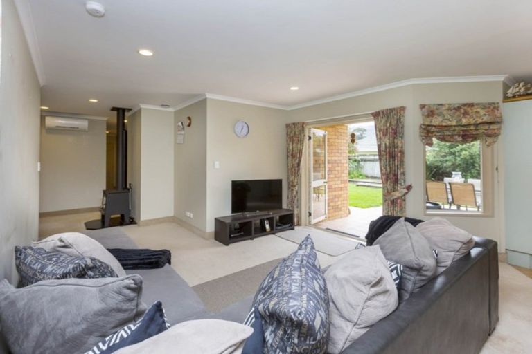 Photo of property in 4 Emerald Hill Drive, Birchville, Upper Hutt, 5018