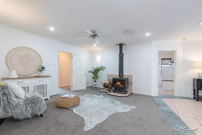 Photo of property in 21 Galveston Grove, Totara Park, Upper Hutt, 5018