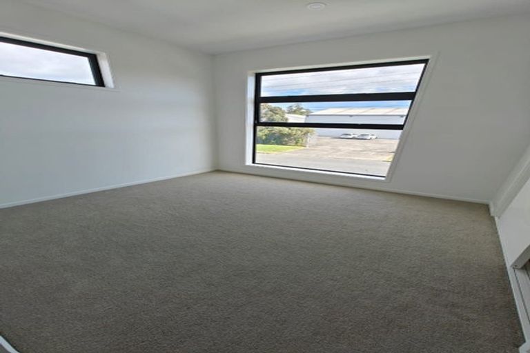 Photo of property in 150 Mcleod Road, Te Atatu South, Auckland, 0610