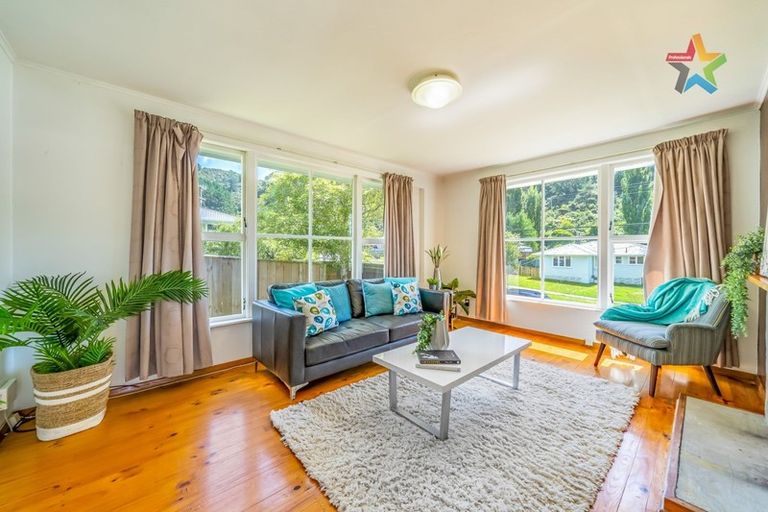 Photo of property in 49 Delaney Drive, Stokes Valley, Lower Hutt, 5019