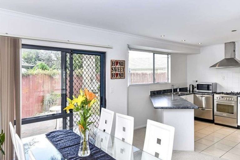 Photo of property in 2 Brentford Place, Manurewa, Auckland, 2102