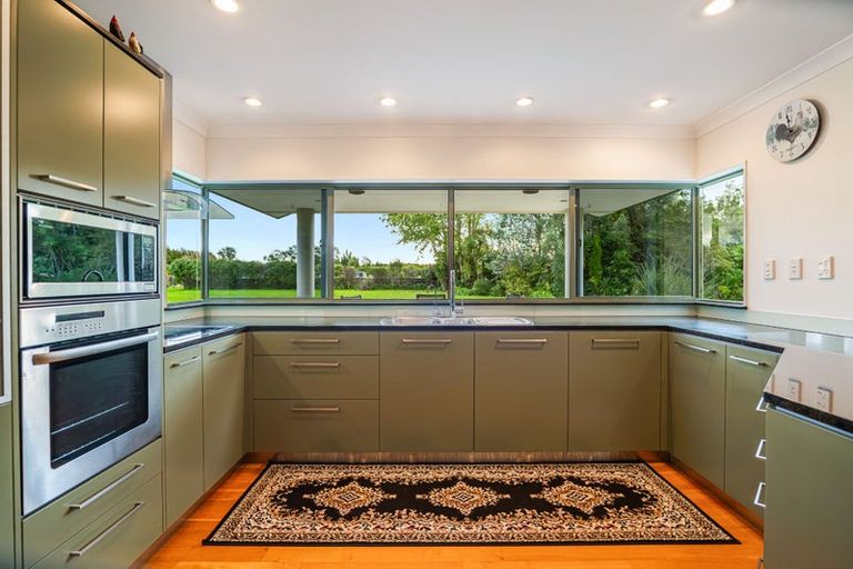 Photo of property in 88 Boord Crescent, Kumeu, 0891
