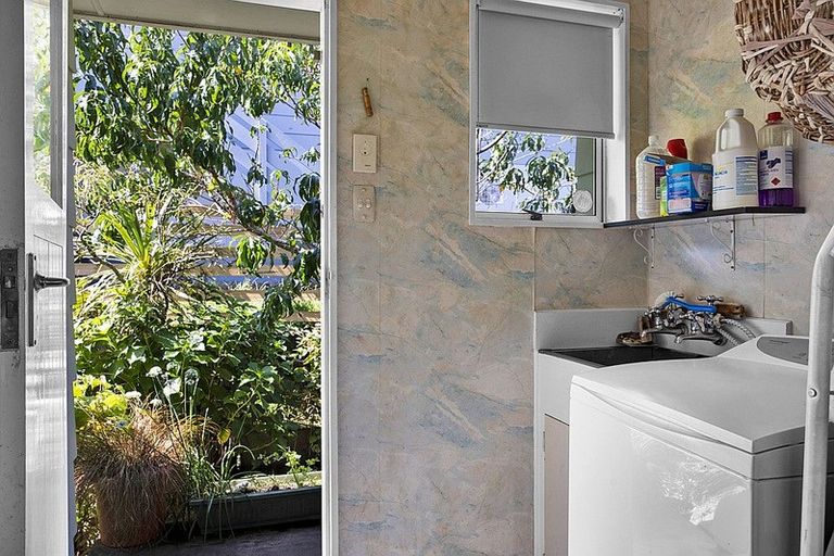 Photo of property in 3a Tavistock Street, Westown, New Plymouth, 4310