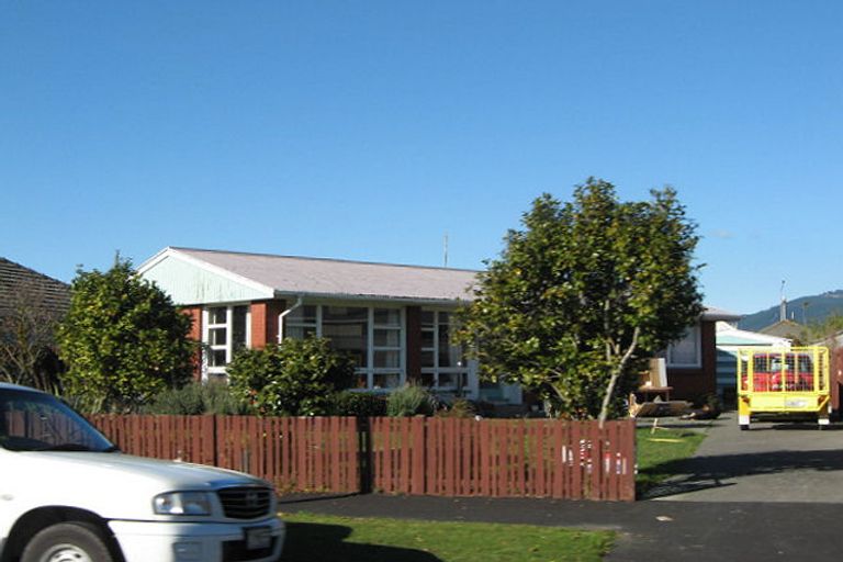 Photo of property in 16 West-watson Avenue, Hillmorton, Christchurch, 8025