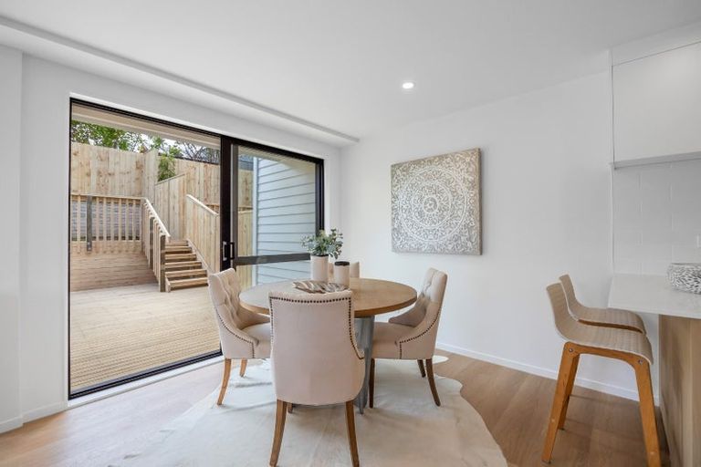 Photo of property in 7/11 Rengarenga Rise, Fairview Heights, Auckland, 0632