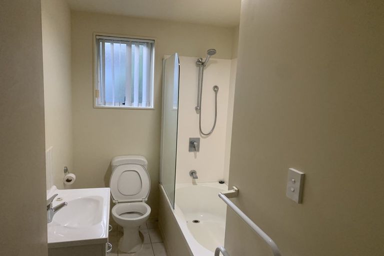 Photo of property in 62 Woodbank Drive, Glen Eden, Auckland, 0602