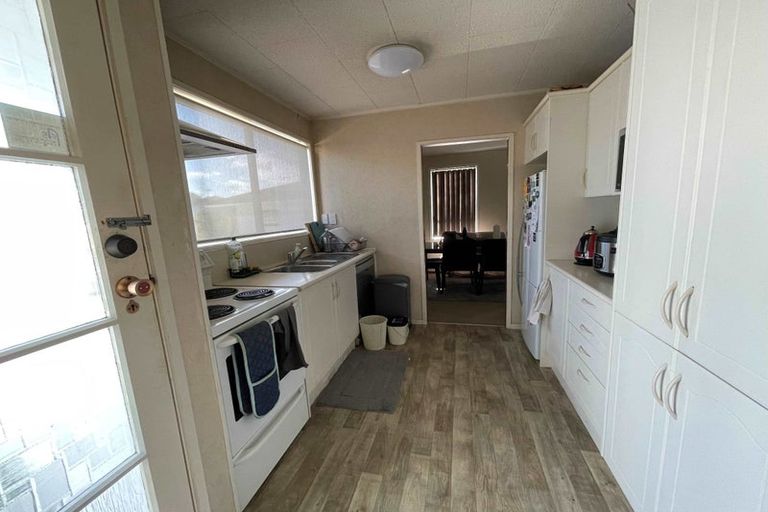 Photo of property in 17 Highland Park Drive, Highland Park, Auckland, 2010