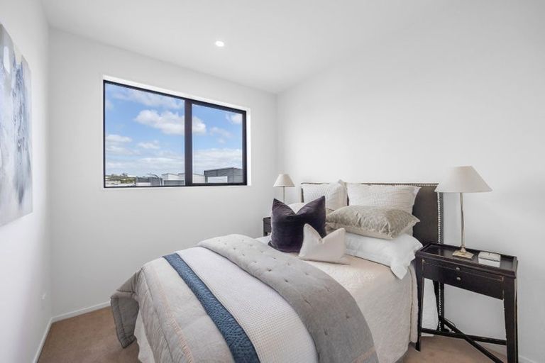 Photo of property in 7/11 Rengarenga Rise, Fairview Heights, Auckland, 0632