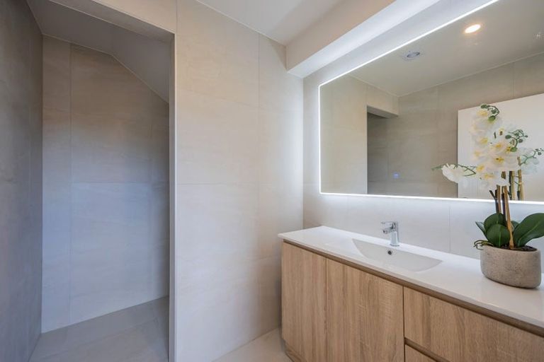 Photo of property in 7/11 Rengarenga Rise, Fairview Heights, Auckland, 0632