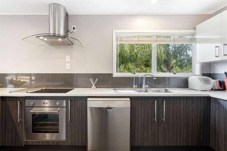 Photo of property in 4 Metcalfe Road, Ranui, Auckland, 0612