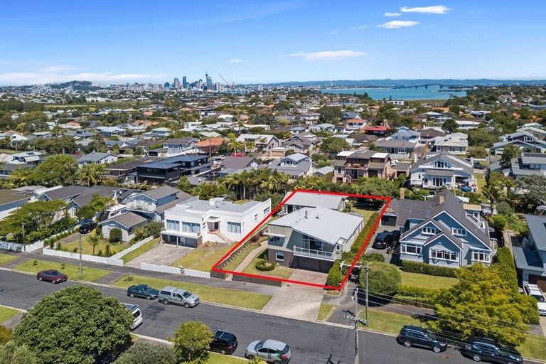 Photo of property in 21 Merani Street, Narrow Neck, Auckland, 0622
