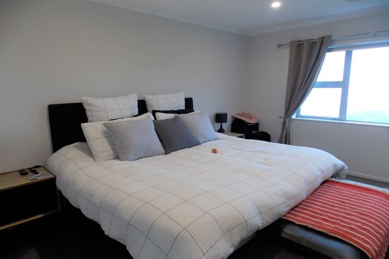 Photo of property in 35 Havana Rise, Grenada Village, Wellington, 6037