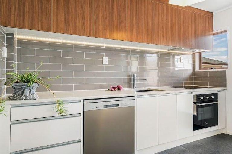 Photo of property in 7/31 Blease Street, New Lynn, Auckland, 0600