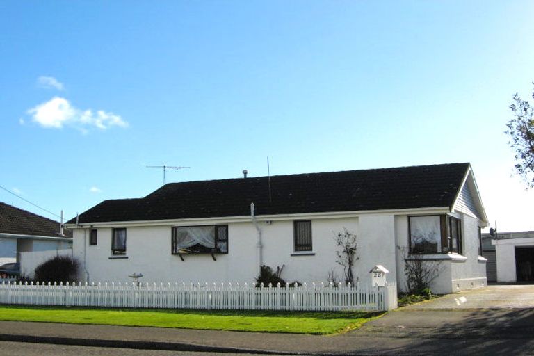 Photo of property in 28 Renfrew Street, Waikiwi, Invercargill, 9810