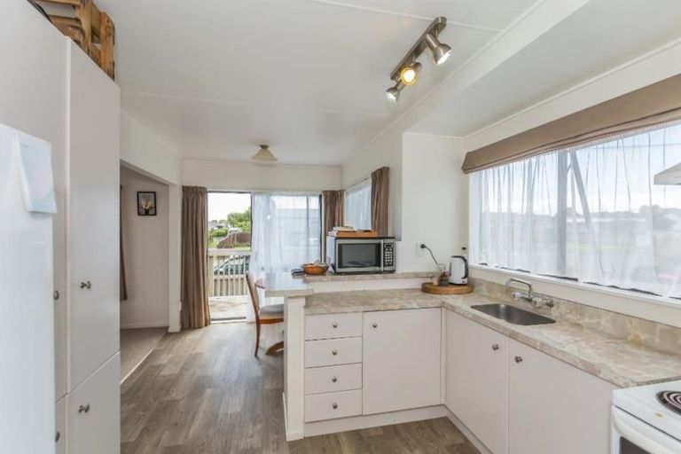 Photo of property in 9 Douglas Street, Levin, 5510