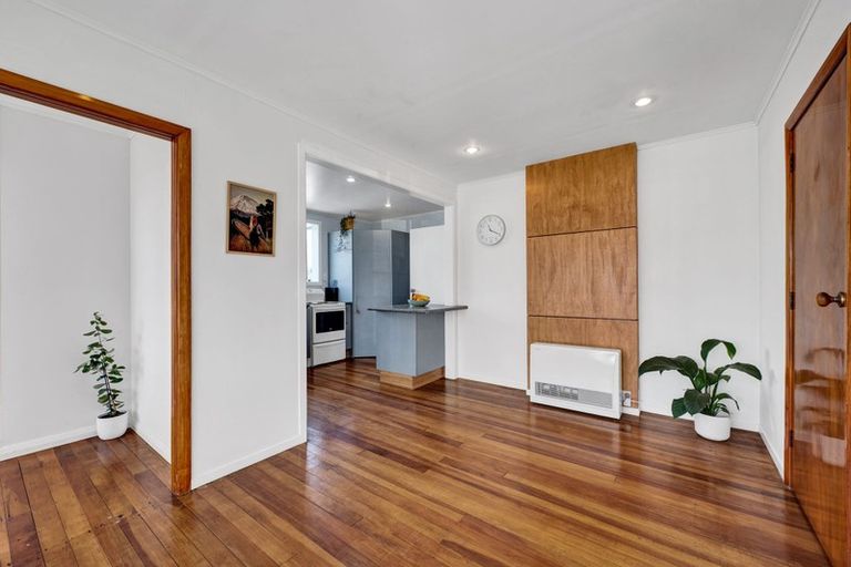 Photo of property in 62 Lismore Street, Merrilands, New Plymouth, 4312