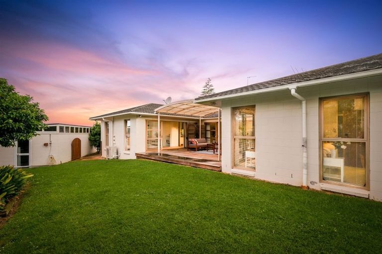 Photo of property in 24 Realm Place, Massey, Auckland, 0614