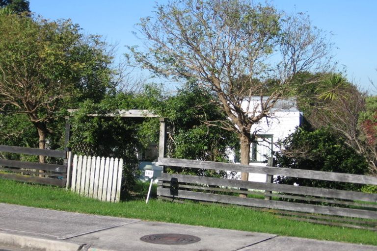 Photo of property in 18 Hillcrest Road, Hatfields Beach, Orewa, 0931