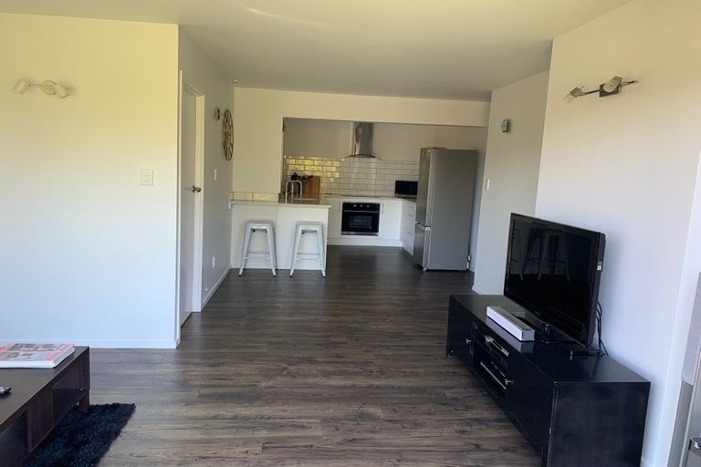 Photo of property in 111 Pupuke Road, Northcote, Auckland, 0627