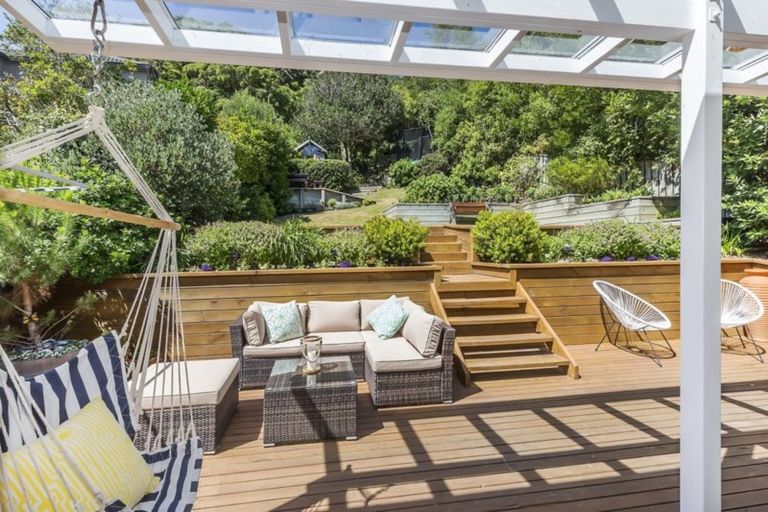 Photo of property in 21 Cavendish Square, Strathmore Park, Wellington, 6022