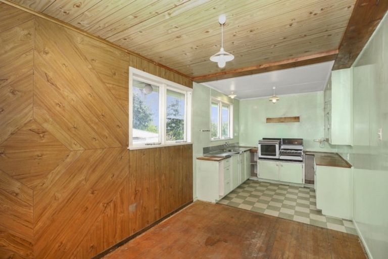 Photo of property in 44 Endeavour Street, Marfell, New Plymouth, 4310