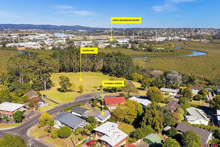 Photo of property in 3 Thomas Avenue, Te Atatu Peninsula, Auckland, 0610
