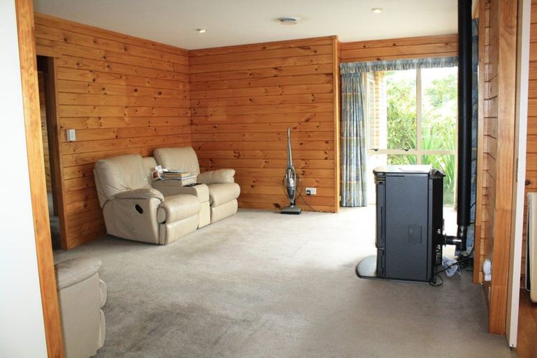 Photo of property in 2/24 Bernie Edwards Place, Botany Downs, Auckland, 2010