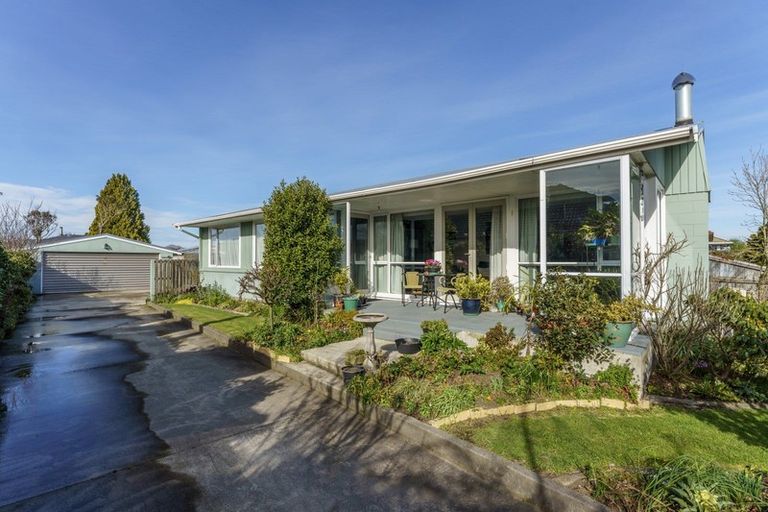 Photo of property in 17 Oriana Crescent, Hornby, Christchurch, 8042