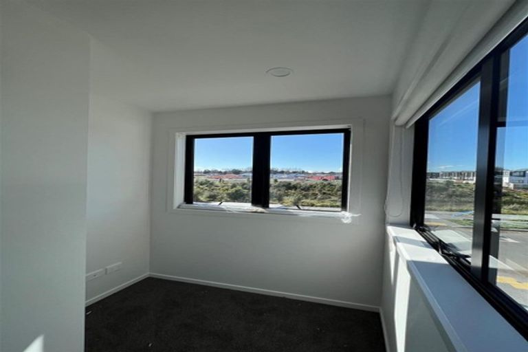 Photo of property in 1 Aramata Road, Papakura, 2110