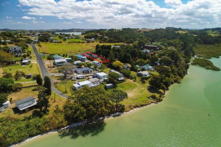 Photo of property in 6 Bonham Street, Pahi, Paparoa, 0571