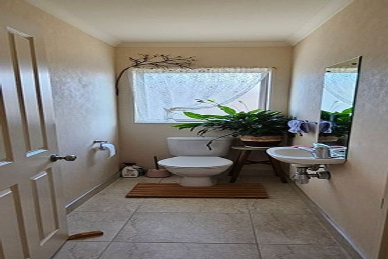 Photo of property in 4 Oswald Close, Flat Bush, Auckland, 2016