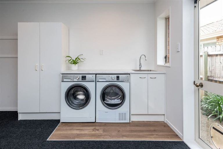 Photo of property in 2/23 Tarnica Road, Northpark, Auckland, 2013