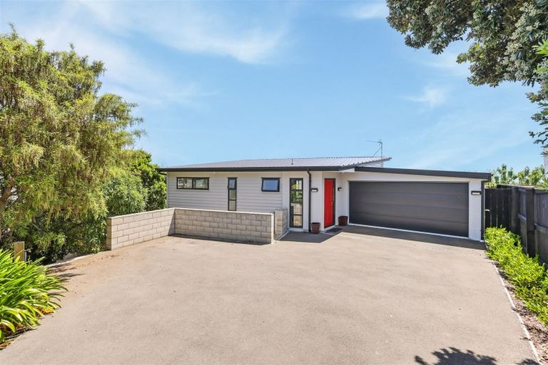 Photo of property in 31 Cannon Hill Crescent, Mount Pleasant, Christchurch, 8081