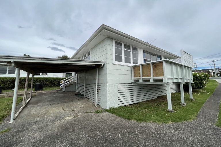 Photo of property in 105 Lake Road, Northcote, Auckland, 0627