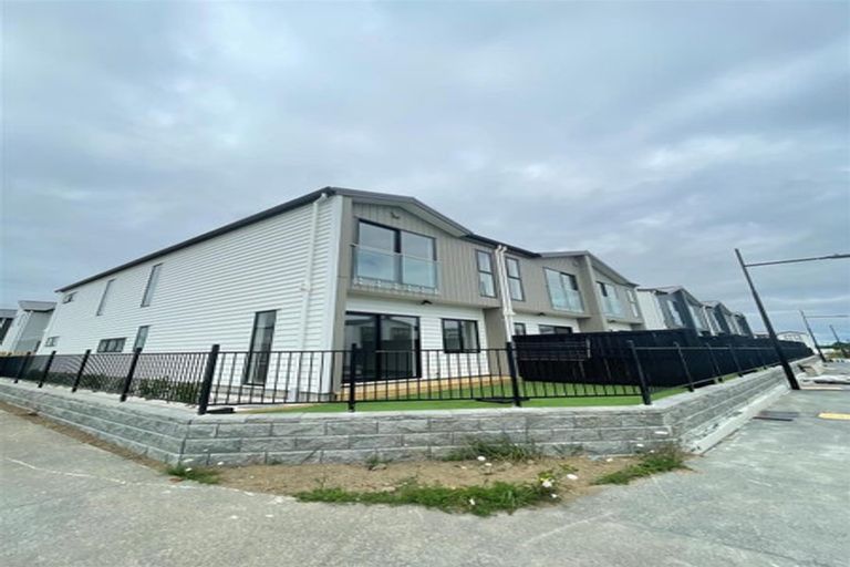 Photo of property in 50 Whare Kauri Road, Papakura, 2110