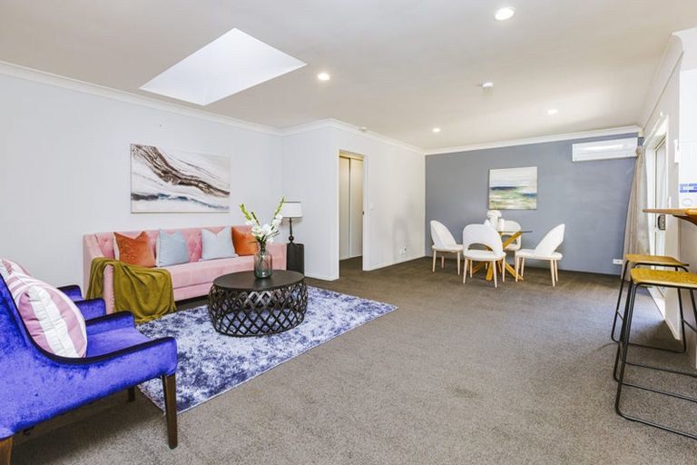 Photo of property in 35 Croftview Road, Wattle Downs, Auckland, 2103