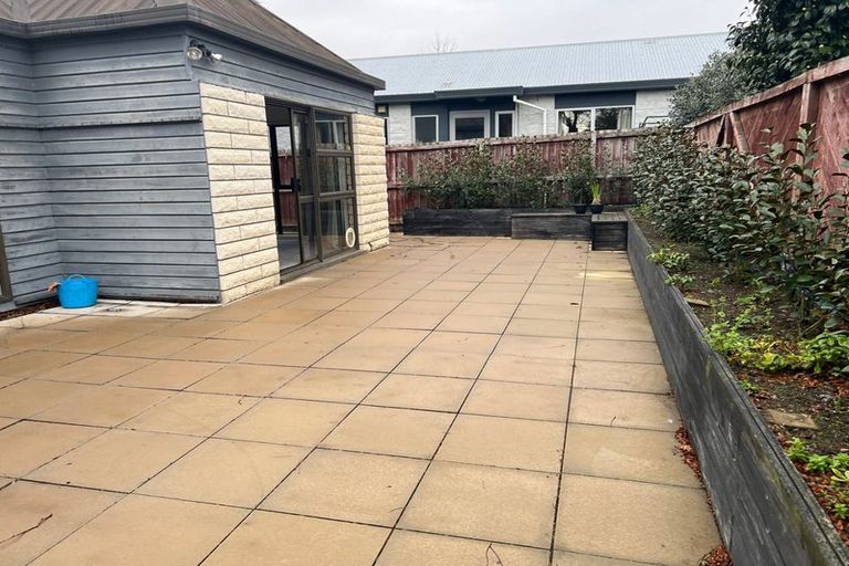 Photo of property in 2/2 Wakelin Place, Redwood, Christchurch, 8051