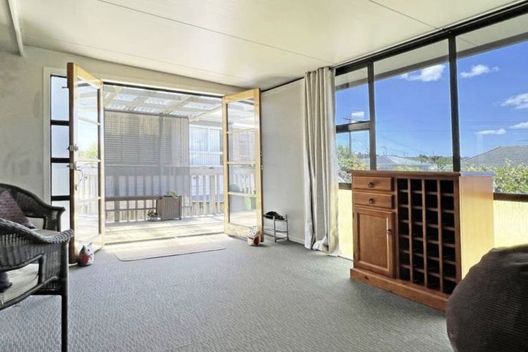 Photo of property in 2 Lincoln Road, Manurewa East, Auckland, 2102