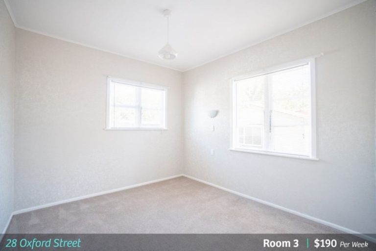 Photo of property in 28 Oxford Street, Hokowhitu, Palmerston North, 4410