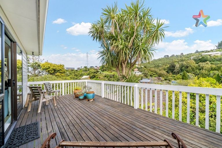 Photo of property in 42 Matuhi Street, Tirohanga, Lower Hutt, 5010