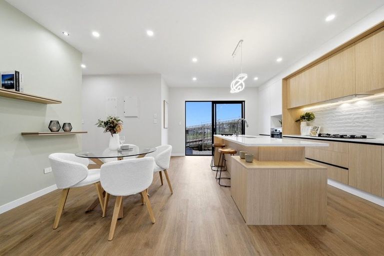 Photo of property in 7 Harakeke Lane, Orewa, 0931