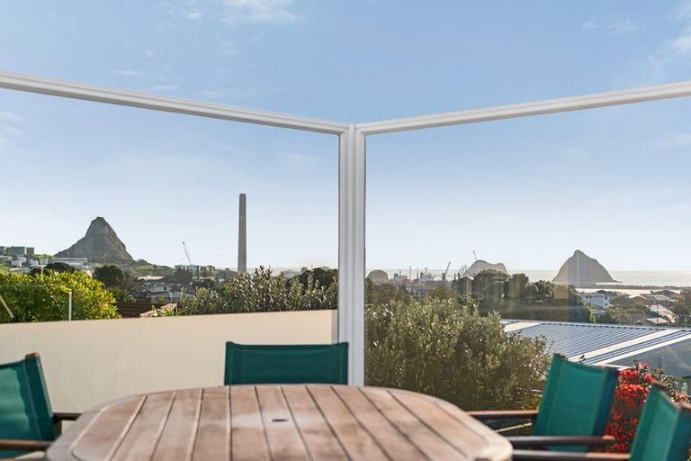 Photo of property in 410 Devon Street West, Lynmouth, New Plymouth, 4310