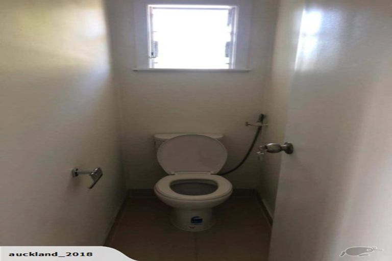 Photo of property in 104 Archibald Road, Kelston, Auckland, 0602