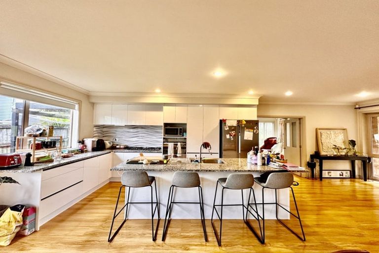 Photo of property in 12 Keating Rise, Northcross, Auckland, 0632