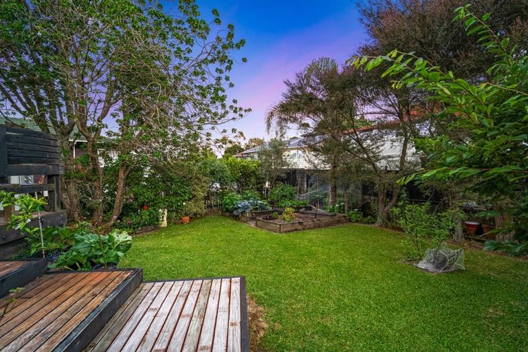 Photo of property in 5 Chevron Place, Castor Bay, Auckland, 0620