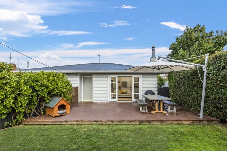 Photo of property in 22 Karamu Street, Te Atatu Peninsula, Auckland, 0610