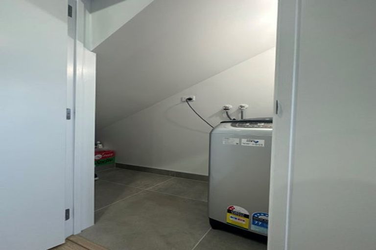 Photo of property in 33 Eileen Newey Place, Henderson, Auckland, 0612