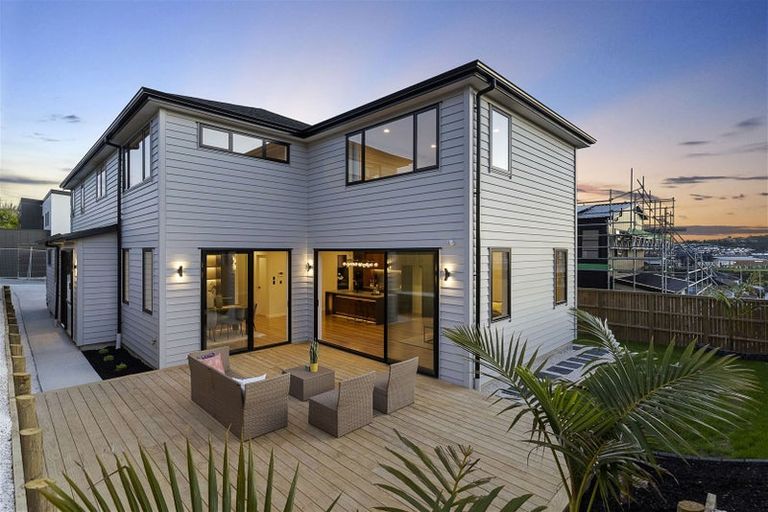 Photo of property in 65 Headsail Drive, Long Bay, Auckland, 0630